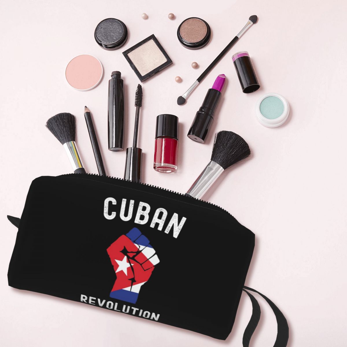 حقيبة مكياج بتصميم علم كوبا لل - مراجعة Beauty Revolution Makeup وسعره