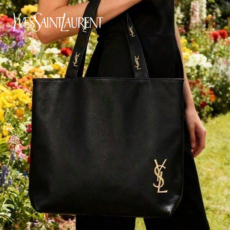 حقيبة كتف من القماش الأسود من  - مراجعة Ysl Beauty Makeup وسعره