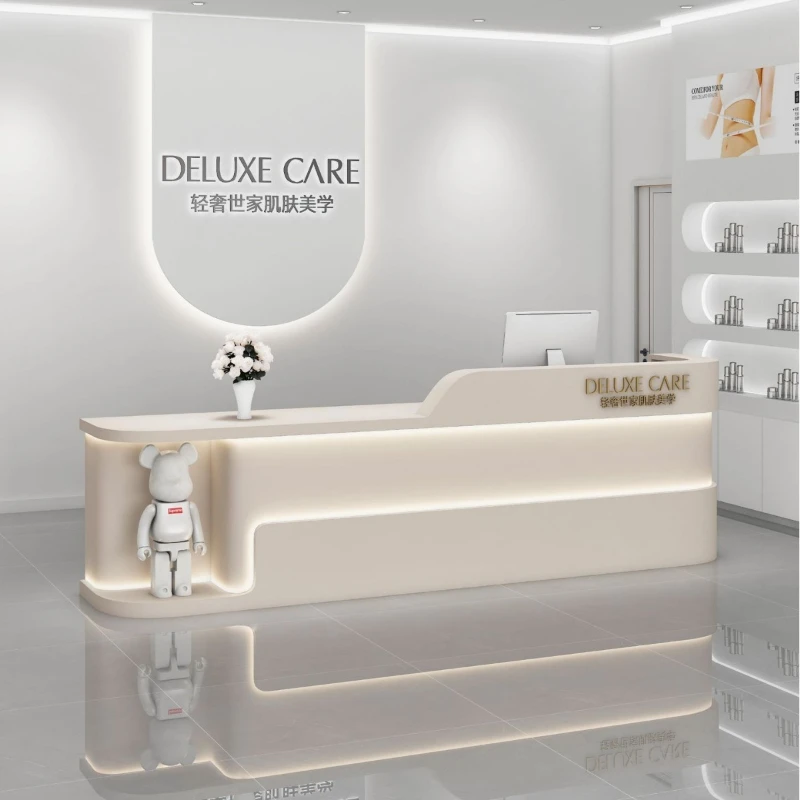 # طاولة مكياج عصرية، منصة استق - مراجعة Beauty Makeup Institute وسعره